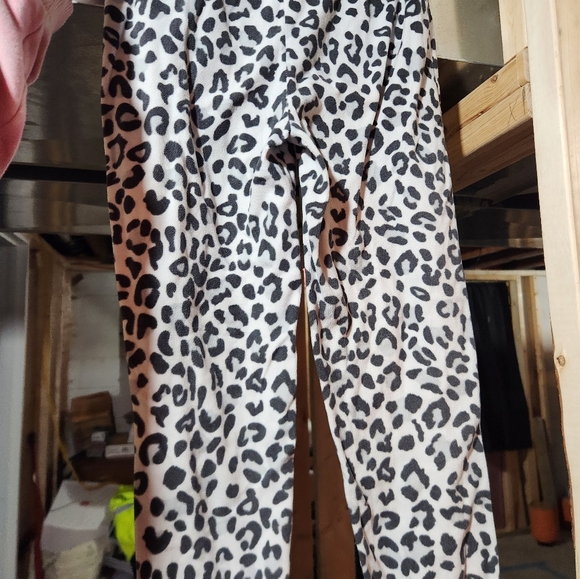 Girls cheetah print sleep pants size large - Picture 2 of 4